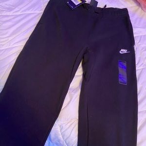 Nike sweats Size medium in men’s brand new w tags.